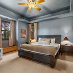 Fam-Friendly Cabin Retreat Hot Tub Game Room