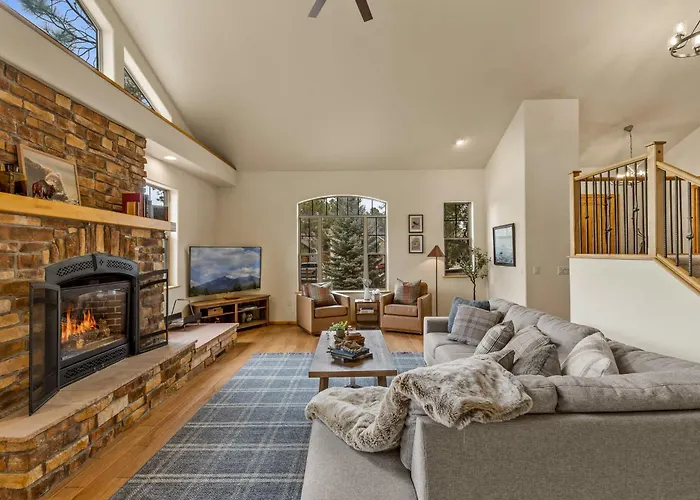 Fam-Friendly Cabin Retreat Hot Tub Game Room